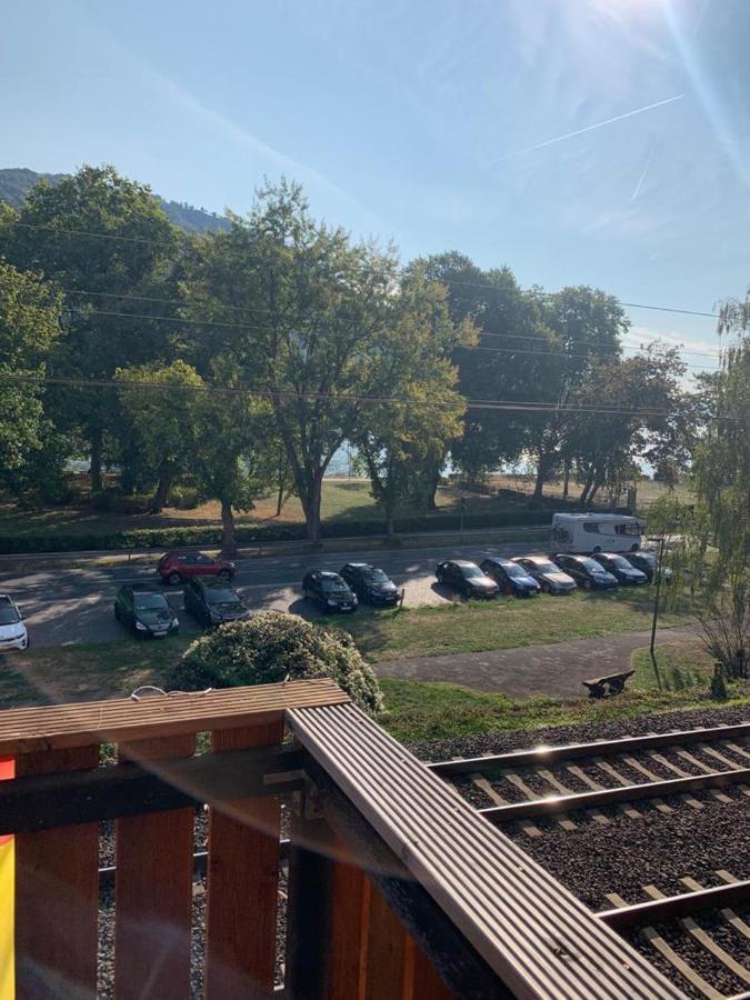 Hotelzimmer Im Alten Reihenhaus Auf Der Stadtmauer Bacharach Luaran gambar